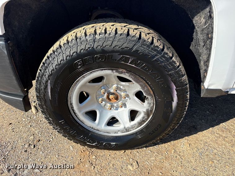 image for item ET7344 2019 Chevrolet Silverado 1500 Ext. Cab pickup truck