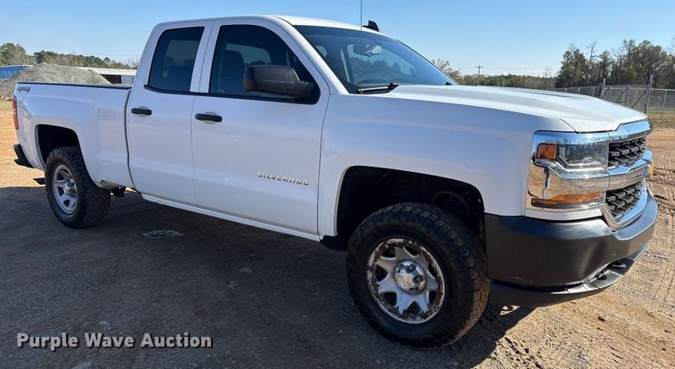 image for item ET7345 2019 Chevrolet Silverado 1500 Ext. Cab pickup truck