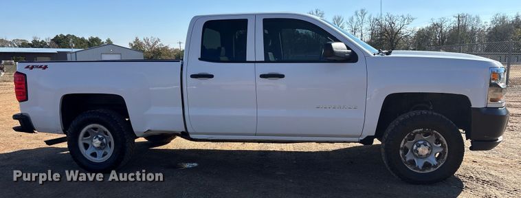 image for item ET7345 2019 Chevrolet Silverado 1500 Ext. Cab pickup truck