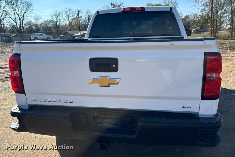 image for item ET7345 2019 Chevrolet Silverado 1500 Ext. Cab pickup truck