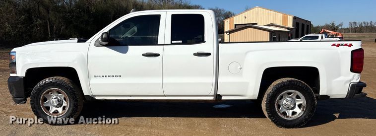 image for item ET7345 2019 Chevrolet Silverado 1500 Ext. Cab pickup truck