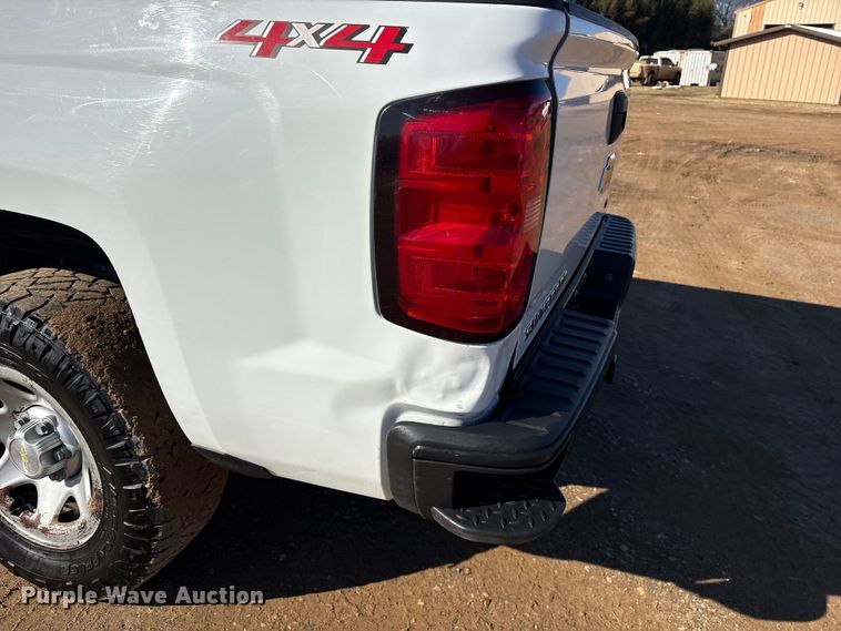 image for item ET7345 2019 Chevrolet Silverado 1500 Ext. Cab pickup truck