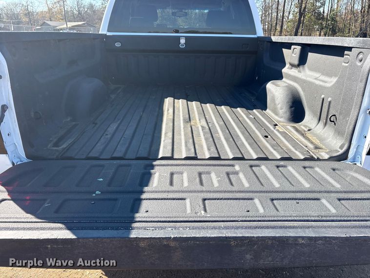 image for item ET7345 2019 Chevrolet Silverado 1500 Ext. Cab pickup truck