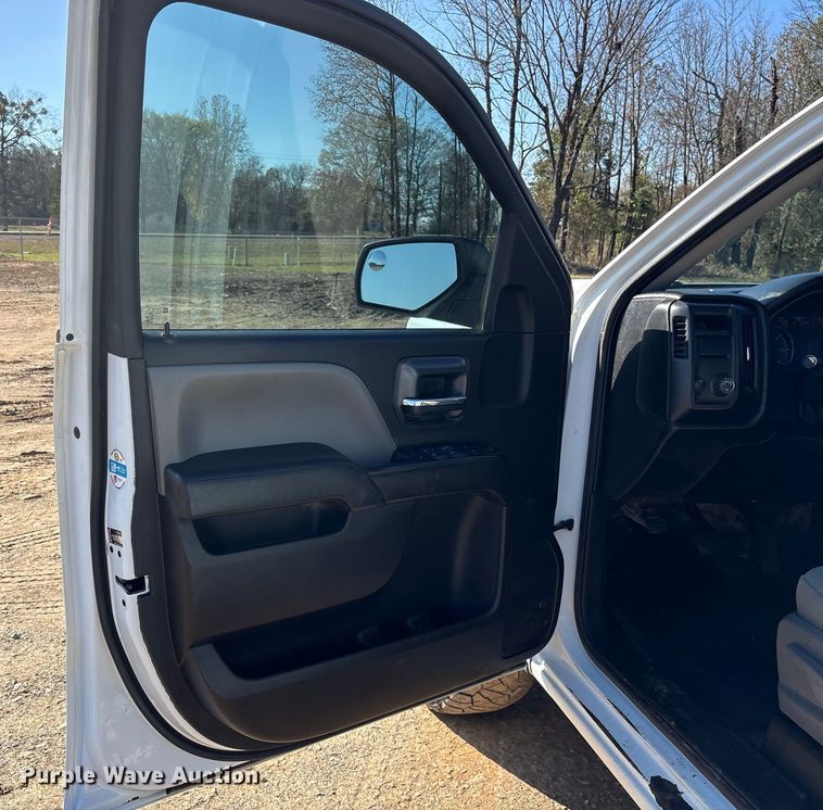 image for item ET7345 2019 Chevrolet Silverado 1500 Ext. Cab pickup truck