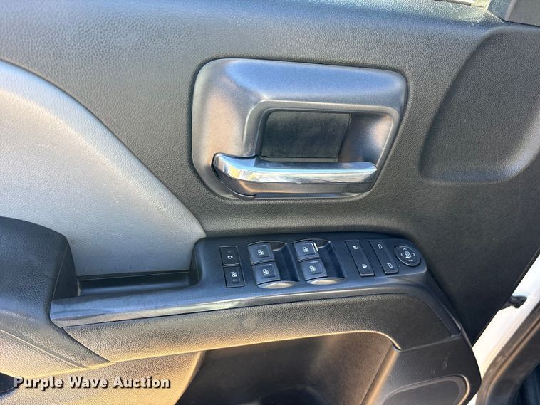 image for item ET7345 2019 Chevrolet Silverado 1500 Ext. Cab pickup truck