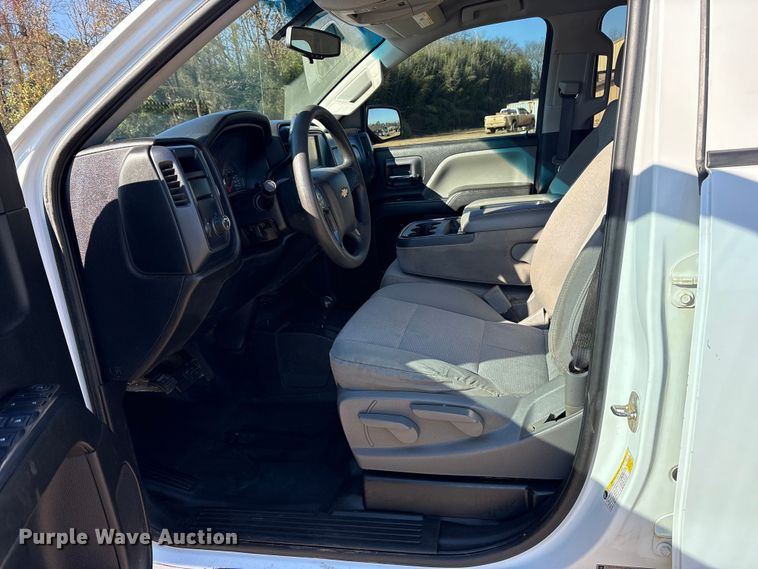 image for item ET7345 2019 Chevrolet Silverado 1500 Ext. Cab pickup truck