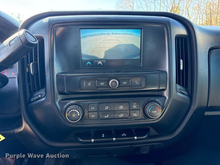 image for item ET7345 2019 Chevrolet Silverado 1500 Ext. Cab pickup truck