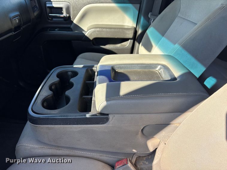 image for item ET7345 2019 Chevrolet Silverado 1500 Ext. Cab pickup truck