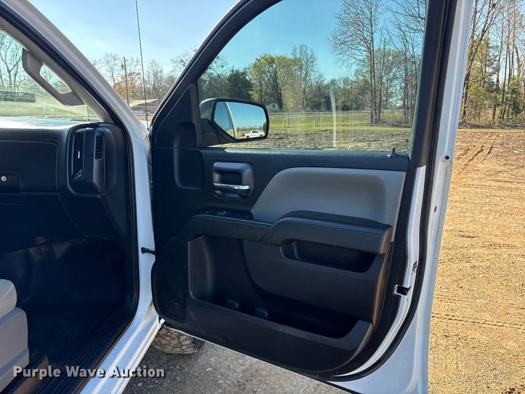 image for item ET7345 2019 Chevrolet Silverado 1500 Ext. Cab pickup truck