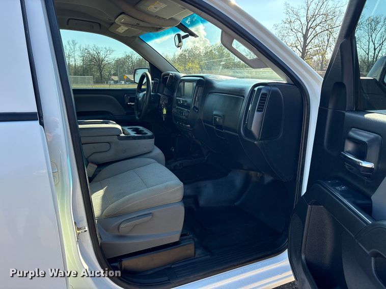 image for item ET7345 2019 Chevrolet Silverado 1500 Ext. Cab pickup truck