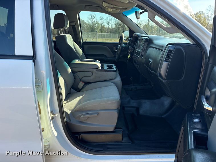 image for item ET7345 2019 Chevrolet Silverado 1500 Ext. Cab pickup truck