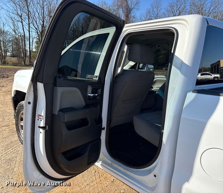 image for item ET7345 2019 Chevrolet Silverado 1500 Ext. Cab pickup truck