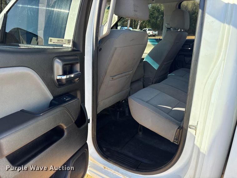 image for item ET7345 2019 Chevrolet Silverado 1500 Ext. Cab pickup truck