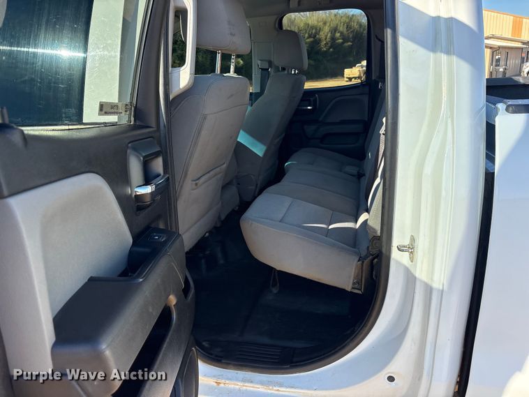 image for item ET7345 2019 Chevrolet Silverado 1500 Ext. Cab pickup truck