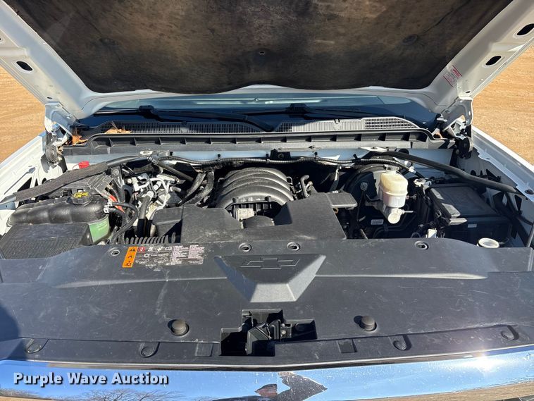 image for item ET7345 2019 Chevrolet Silverado 1500 Ext. Cab pickup truck