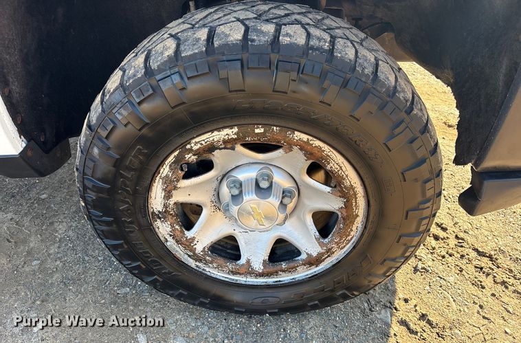 image for item ET7345 2019 Chevrolet Silverado 1500 Ext. Cab pickup truck