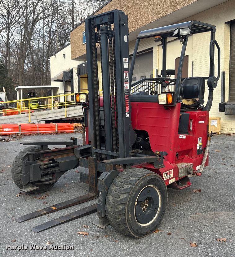 image for item ET8625 2016 Moffett M85501 forklift