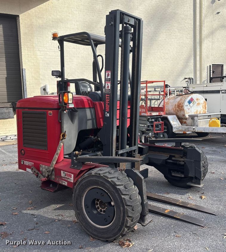 image for item ET8625 2016 Moffett M85501 forklift