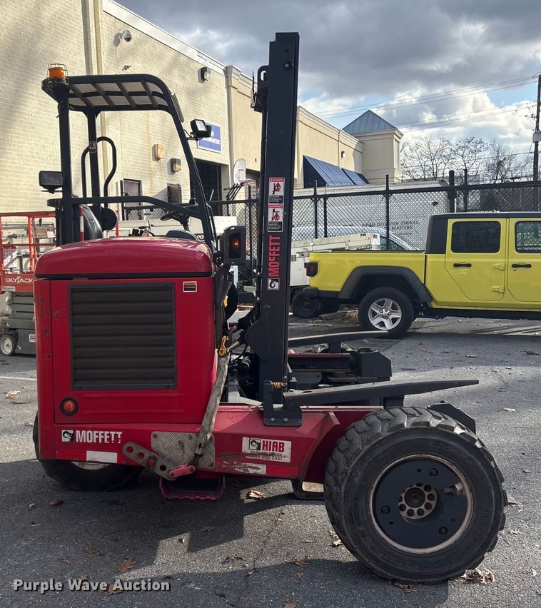 image for item ET8625 2016 Moffett M85501 forklift