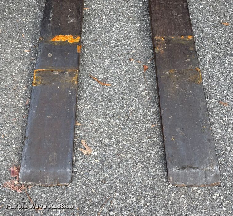 image for item ET8625 2016 Moffett M85501 forklift