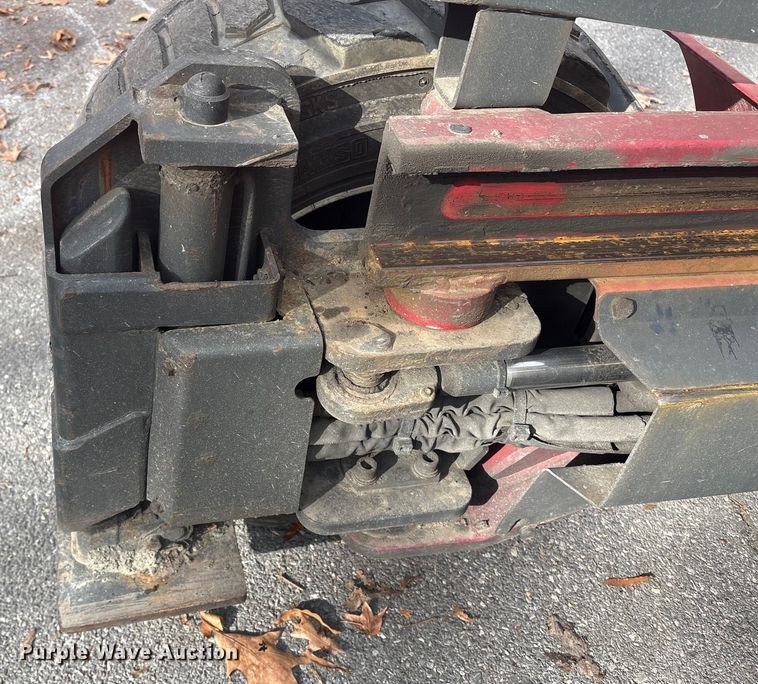 image for item ET8625 2016 Moffett M85501 forklift