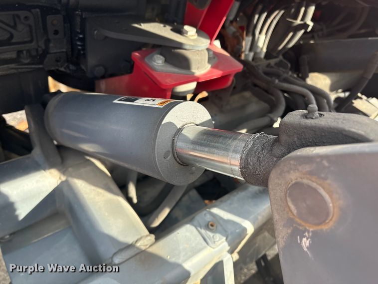 image for item ET8625 2016 Moffett M85501 forklift