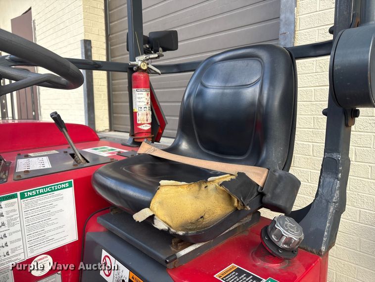 image for item ET8625 2016 Moffett M85501 forklift