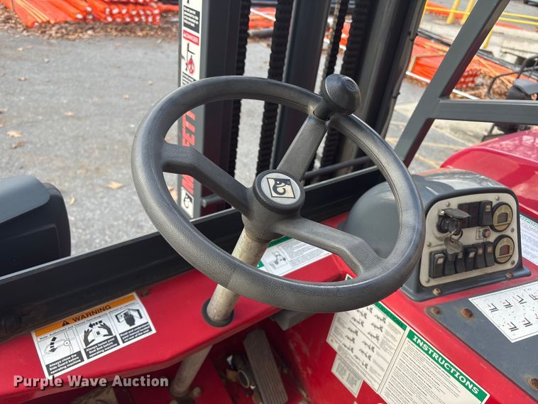 image for item ET8625 2016 Moffett M85501 forklift