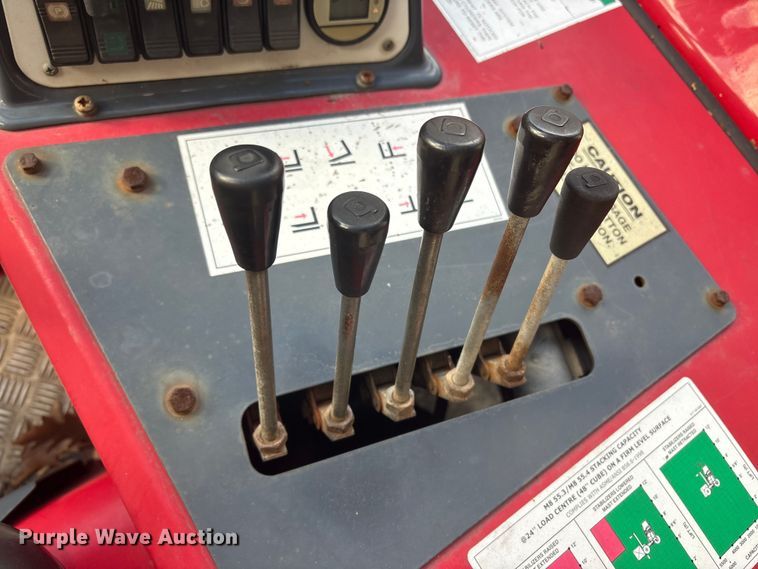 image for item ET8625 2016 Moffett M85501 forklift