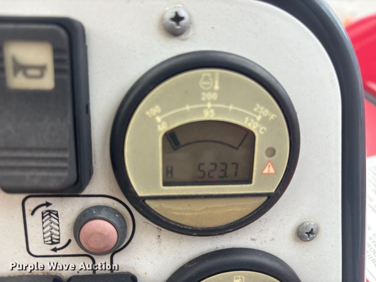 image for item ET8625 2016 Moffett M85501 forklift