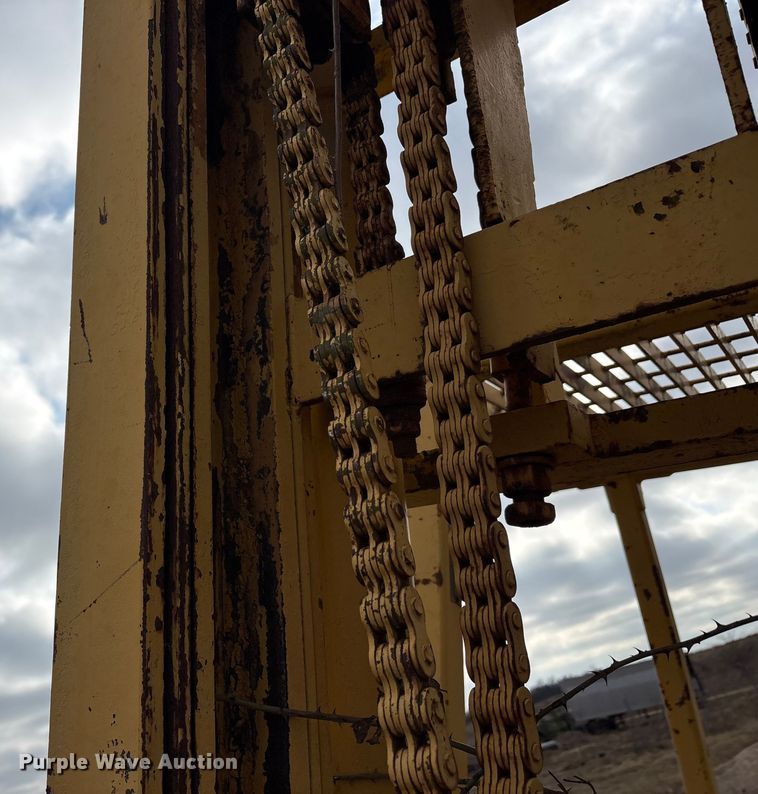 image for item EU0177 Case forklift