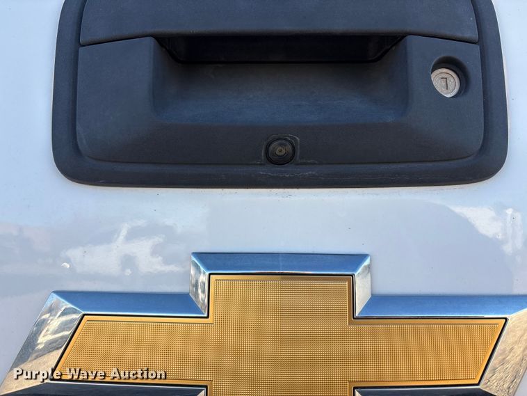 image for item EU4747 2017 Chevrolet Silverado 1500 Crew Cab pickup truck