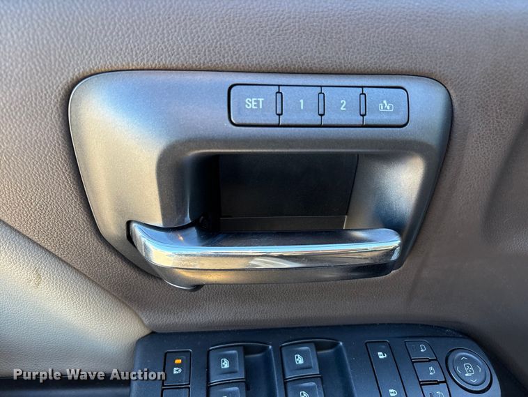 image for item EU4747 2017 Chevrolet Silverado 1500 Crew Cab pickup truck