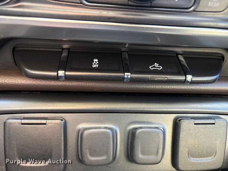 image for item EU4747 2017 Chevrolet Silverado 1500 Crew Cab pickup truck