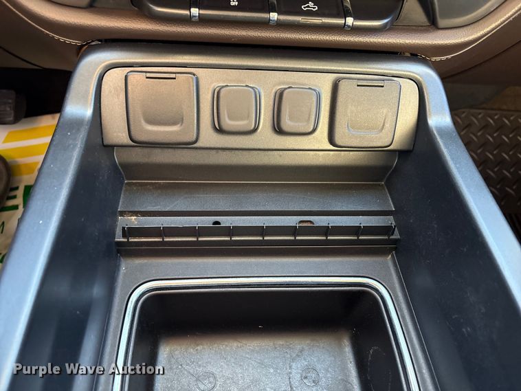 image for item EU4747 2017 Chevrolet Silverado 1500 Crew Cab pickup truck