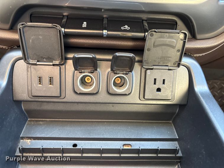 image for item EU4747 2017 Chevrolet Silverado 1500 Crew Cab pickup truck