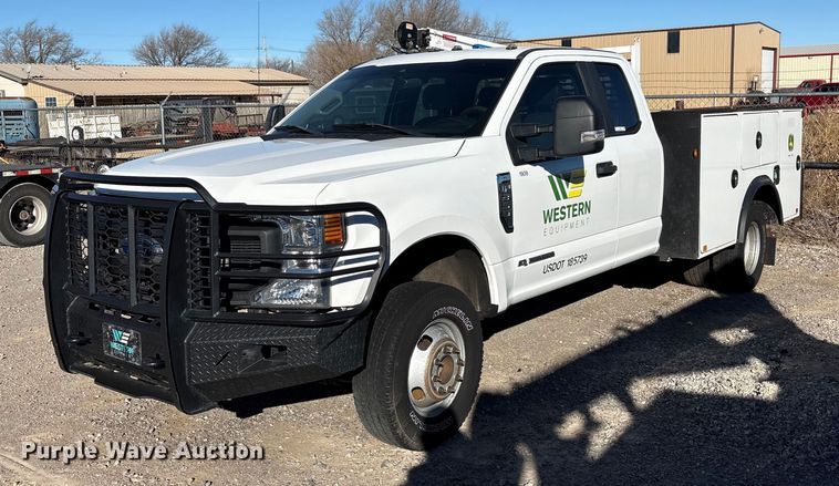 image for item EU4748 2020 Ford F350 Super Duty Ext. Cab utility bed pickup truck