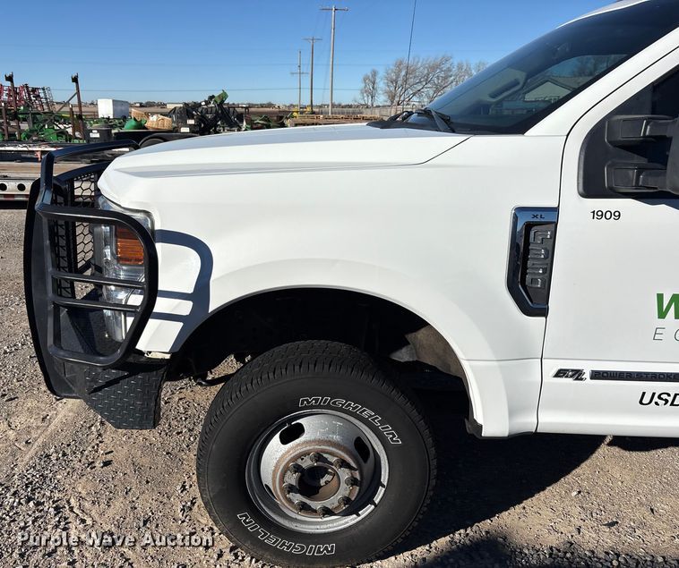 image for item EU4748 2020 Ford F350 Super Duty Ext. Cab utility bed pickup truck