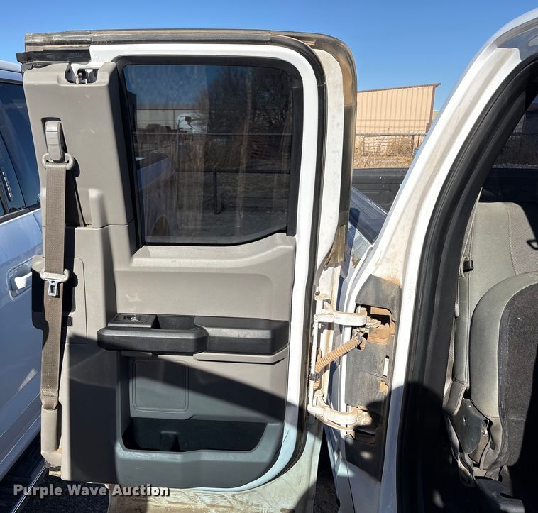 image for item EU4751 2015 Ford F150 Ext. Cab pickup truck