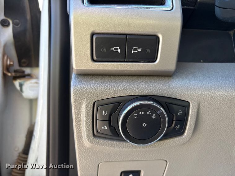 image for item EU4752 2015 Ford F150 Crew Cab pickup truck