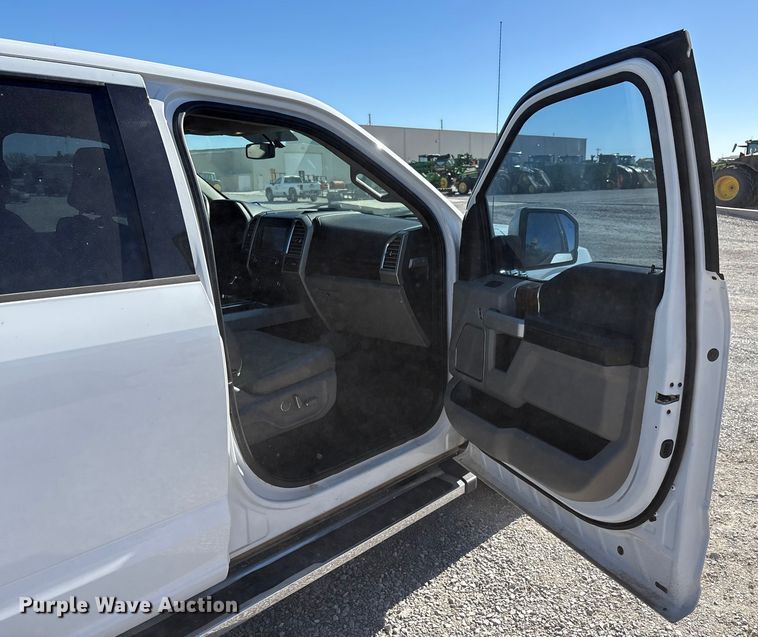 image for item EU4752 2015 Ford F150 Crew Cab pickup truck