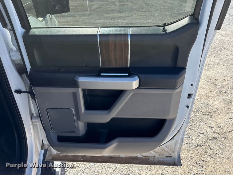 image for item EU4752 2015 Ford F150 Crew Cab pickup truck