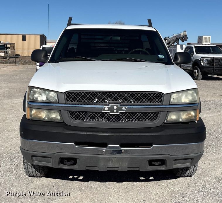 image for item EU4753 2004 Chevrolet Silverado 2500HD flatbed pickup truck