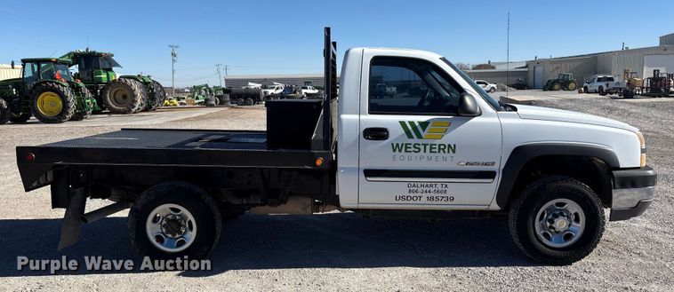 image for item EU4753 2004 Chevrolet Silverado 2500HD flatbed pickup truck