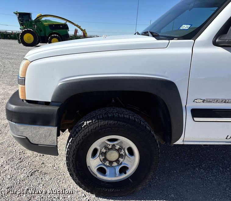 image for item EU4753 2004 Chevrolet Silverado 2500HD flatbed pickup truck