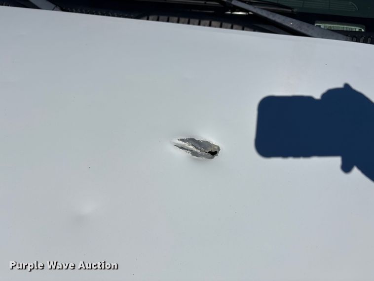 image for item EU4753 2004 Chevrolet Silverado 2500HD flatbed pickup truck