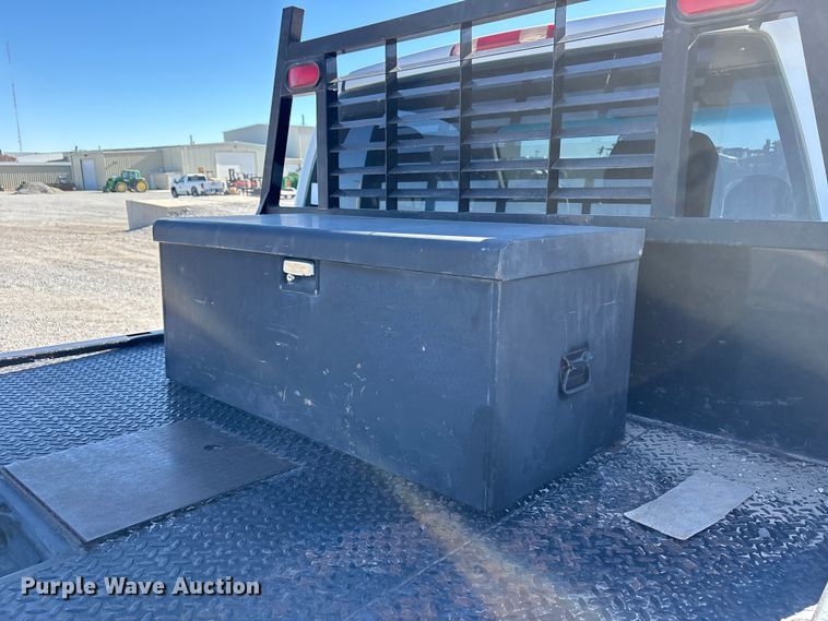 image for item EU4753 2004 Chevrolet Silverado 2500HD flatbed pickup truck