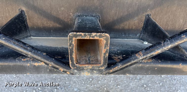 image for item EU4753 2004 Chevrolet Silverado 2500HD flatbed pickup truck