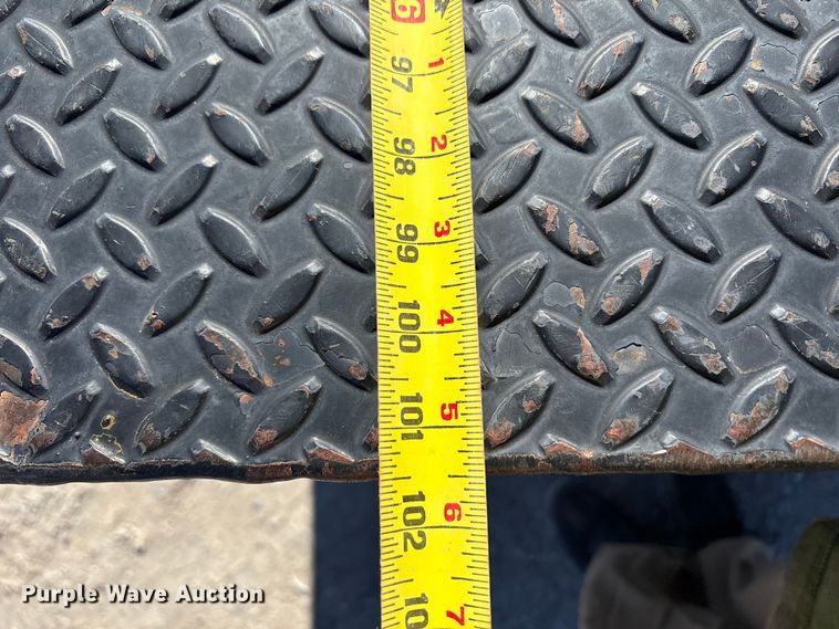 image for item EU4753 2004 Chevrolet Silverado 2500HD flatbed pickup truck