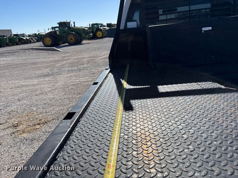 image for item EU4753 2004 Chevrolet Silverado 2500HD flatbed pickup truck